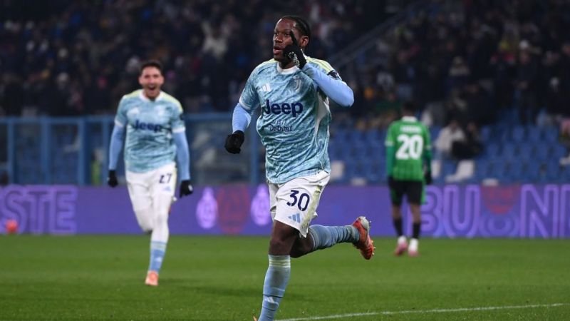Pemain Juventus Jonathan David melakukan selebrasi usai cetak gol ke gawang Sassuolo._HOLOPIS