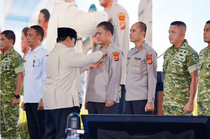Pemberian Bintang Jasa dan Satyalancana Wira Karya