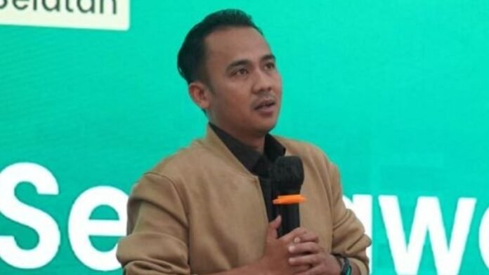 Pengkaji Budaya dan Media Universitas Muhammadiyah Surabaya (Umsura), Radius Setiyawan - Holopis