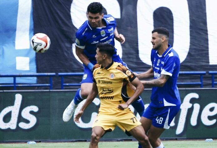 Persib vs Persija pada lanjutan Super League - Holopis