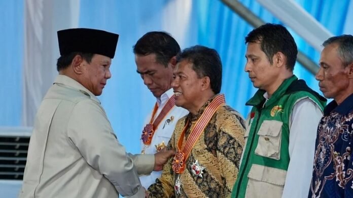 Petani Dapat Penghargaan - Holopis