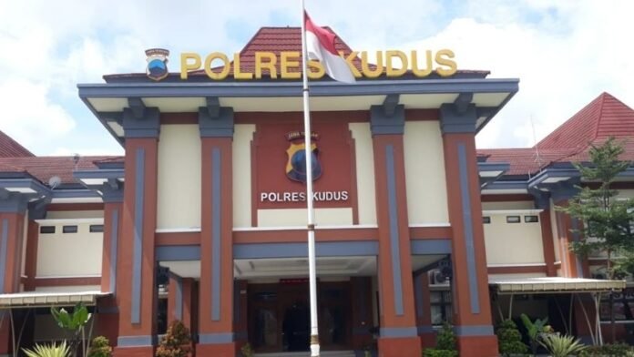 Polres Kudus - Holopis