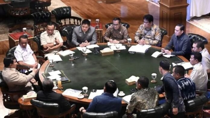 Prabowo Gelar Rapat di Hambalang - Holopis