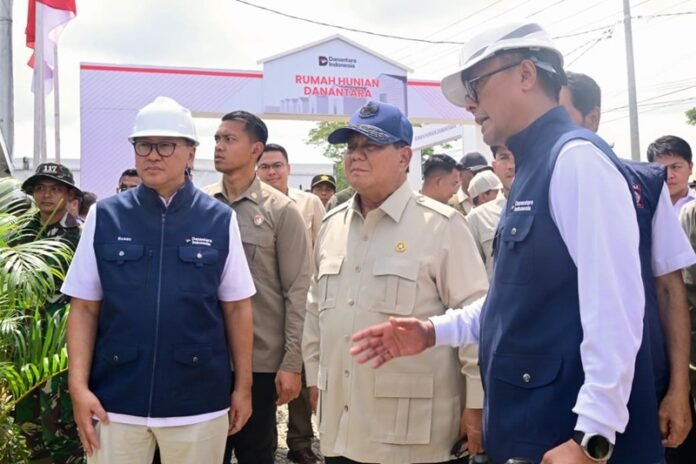 Presiden Prabowo Subianto meninjau pembangunan rumah Hunian Danantara di Aceh Tamiang - Holopis