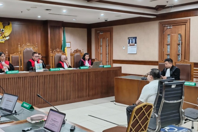 Sidang terdakwa Benny -Holopis