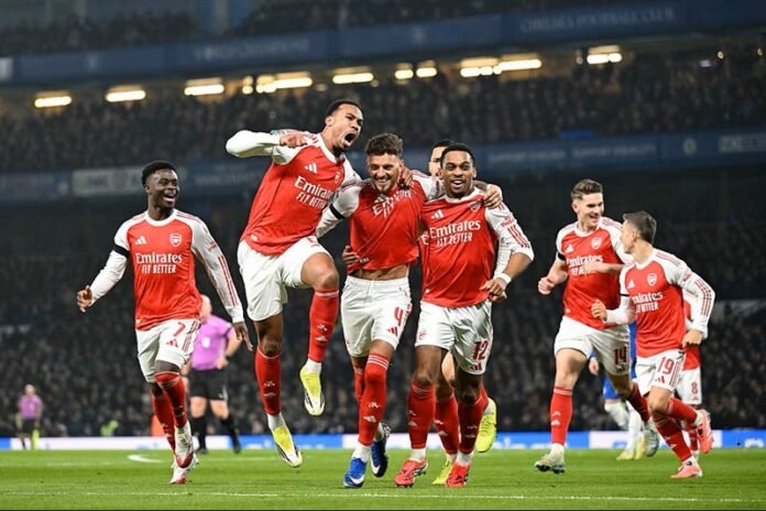 Skuad Arsenal sedang selebrasi gol - Holopis