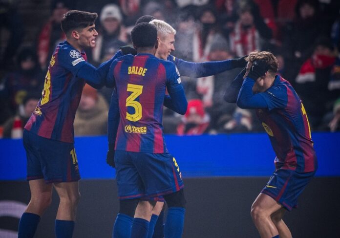 Skuad Barcelona selebrasi gol lawan Slavia Praha di Liga Champions - Holopis