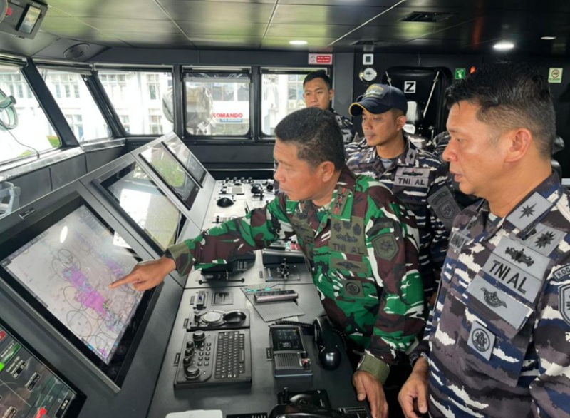 TNI AL -Holopis