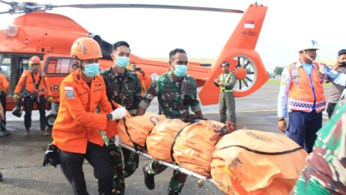 TNI AU bawa jenazah pesawat ATR 42-500 ke RSAU dr. Dody Sardjoto._HOLOPIS