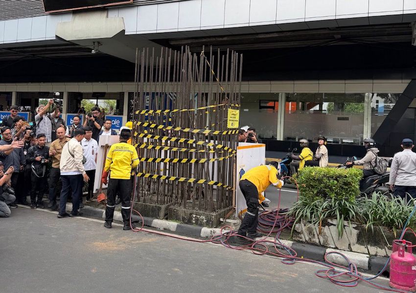 Tiang Monorel Rasuna Said Dibongkar - HOLOPIS