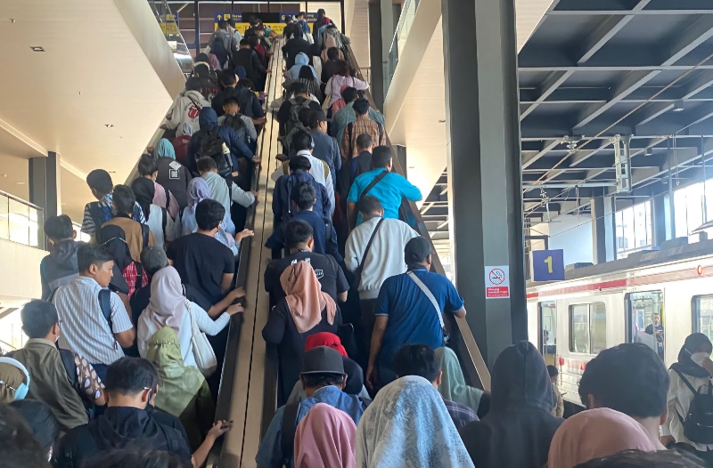 Transportasi umum - Holopis