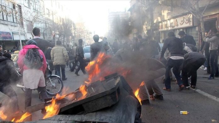 Demo rusuh di Iran._HOLOPIS