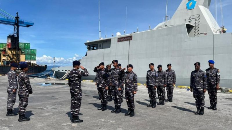 TNI AL menyiagakan KRI Dorang-874 di Ternate. HOLOPIS