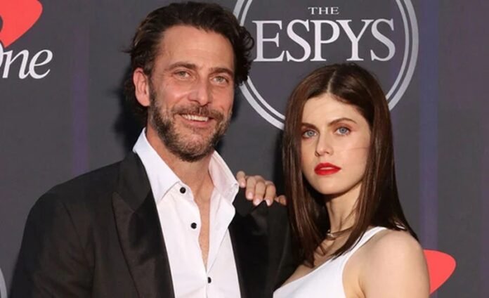 Alexandra Daddario dan Andrew Form