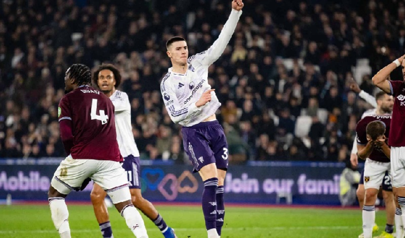 Benjamin Sesko selebrasi gol di laga West Ham vs MU - Holopis