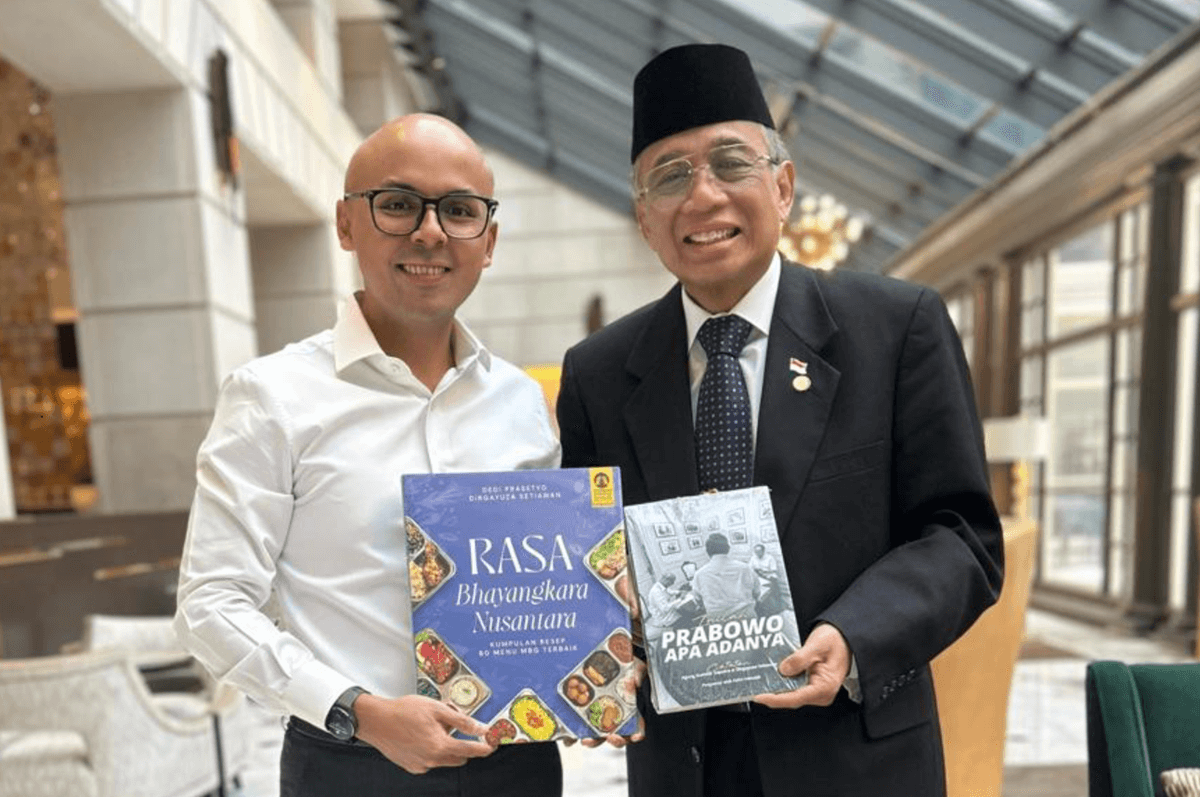 Dirgayuza Setiawan dan Dwisuryo Indroyono Soesilo - Holopis