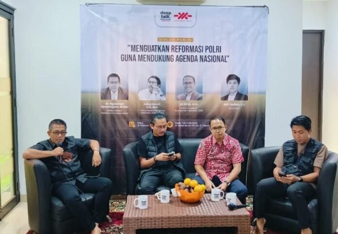 Diskusi Deep Talk Indonesia - Holopis
