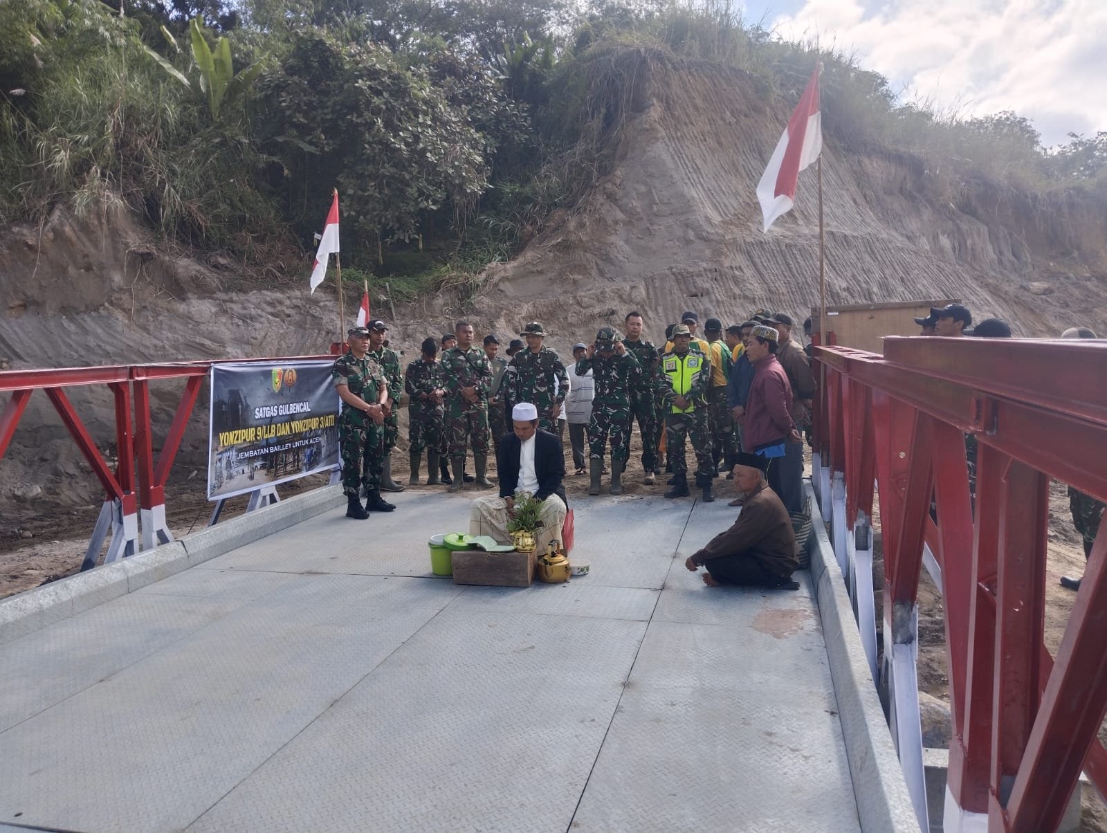 Doa di Jembatan Bailey Bener - Holopis