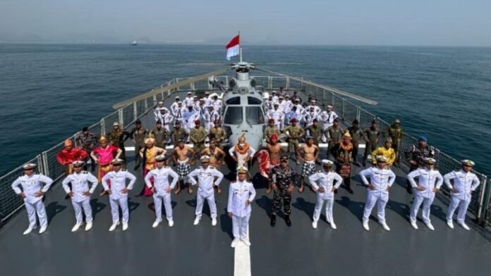 KRI Bung Tomo-357 dalam kegiatan International Fleet Review (IFR)._HOLOPIS