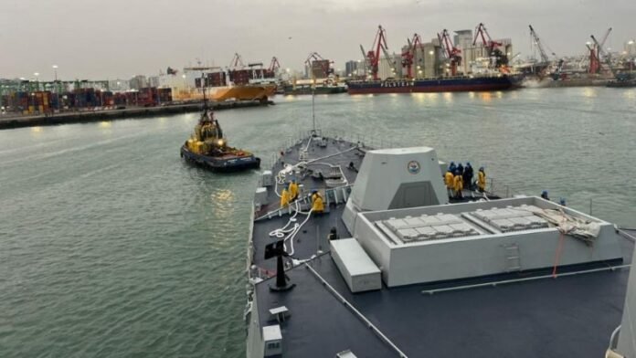 KRI Prabu Siliwangi-321 Sandar di Casablanca._HOLOPIS