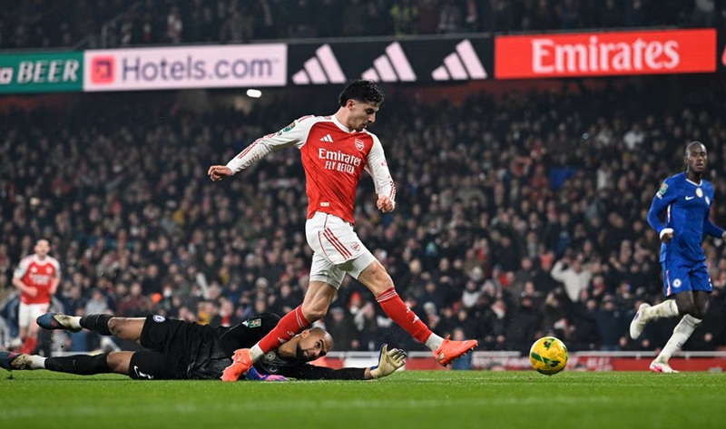 Kai Havertz cetak gol ke gawang Chelsea di leg kedua semifinal Carabao Cup 2025-2026 - Holopis