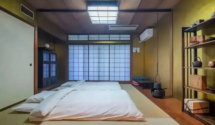 Kamar penginapan di Jepang - Holopis