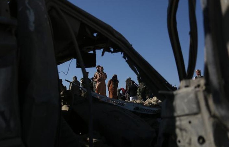 Kendaraan yang rusak di Pakistan