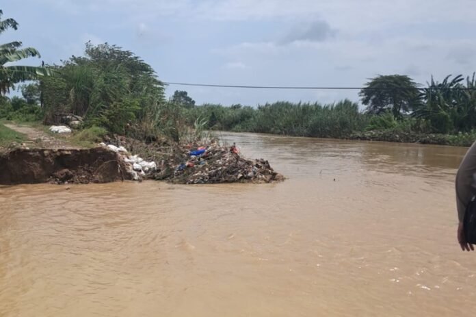 Kondisi banjir di Karawang -Holopis