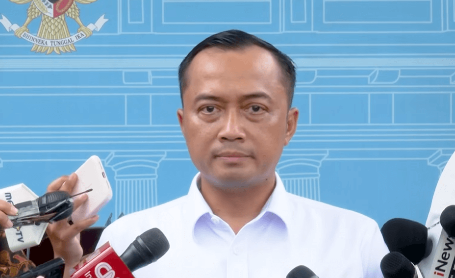Mensesneg Prasetyo Hadi - Holopis