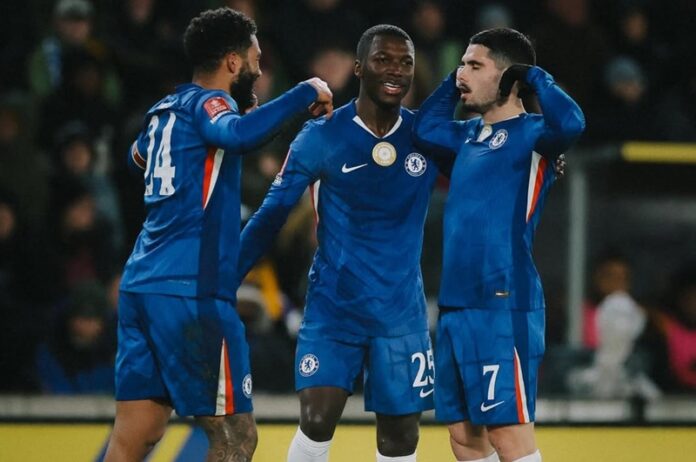 Pedro Neto dan skuad Chelsea selebrasi gol di laga melawan Hull City pada 32 besar Piala FA - Holopis