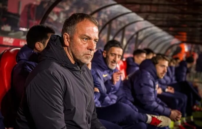Pelatih Hansi Flick saat pertandingan Girona vs Barcelona di Liga Spanyol - Holopis
