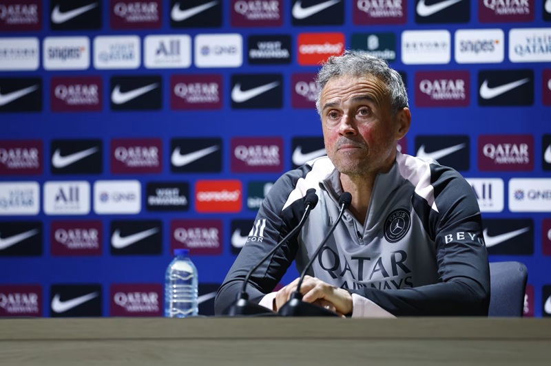 Pelatih PSG, Luis Enrique - Holopis