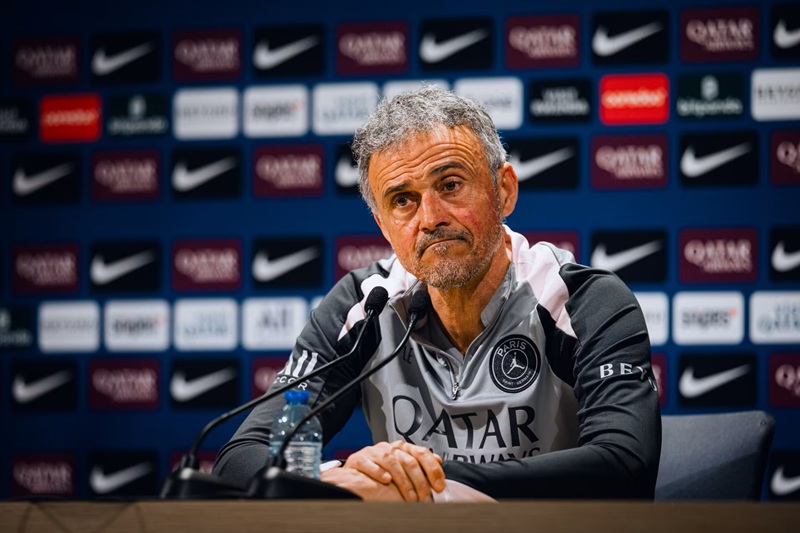 PSG It's Okay kok Jumpa Chelsea Lagi 1 Pelatih PSG, Luis Enrique saat konferensi pers mengenai hasil drawing 16 besar Liga Champions - Holopis