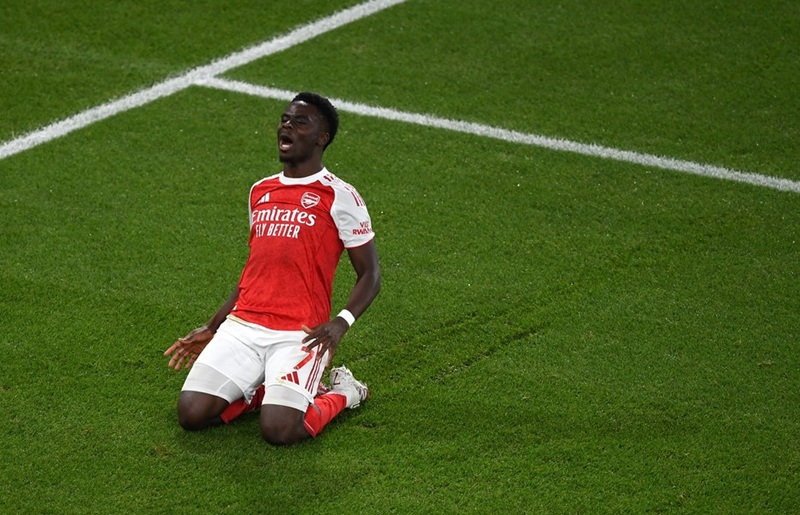 Pemain andalan Arsenal, Bukayo Saka saat selebrasi gol - Holopis