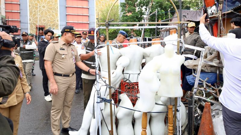 Pemkot Jakpus gelar penertiban di kawasan Pasar Tanah Abang._Holopis