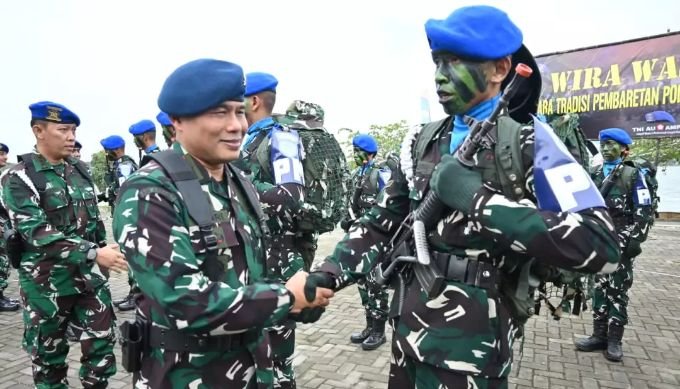 Upacara tradisi pembaretan Polisi Militer TNI AU._Holopis