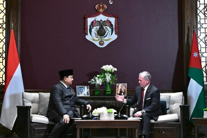 Presiden Prabowo Subianto dan Raja Abdullah II ibn Al Hussein di Istana Basman, Amman saat agenda pertemuan bilateral - Holopis