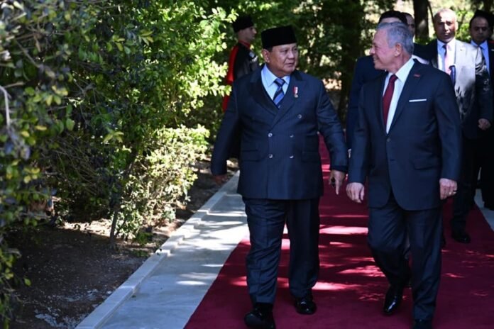 Presiden Prabowo Subianto dan Raja Abdullah II ibn Al Hussein di Istana Basman, Amman saat agenda pertemuan bilateral - Holopis