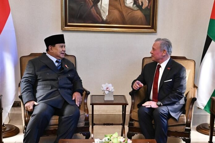 Presiden Prabowo Subianto dan Raja Abdullah II saat pertemuan bilateral Indonesia-Yordania di Istana Basman - Holopis