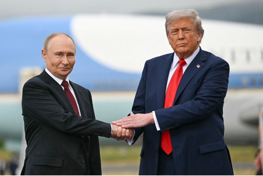 Putin dan Trump - HOLOPIS