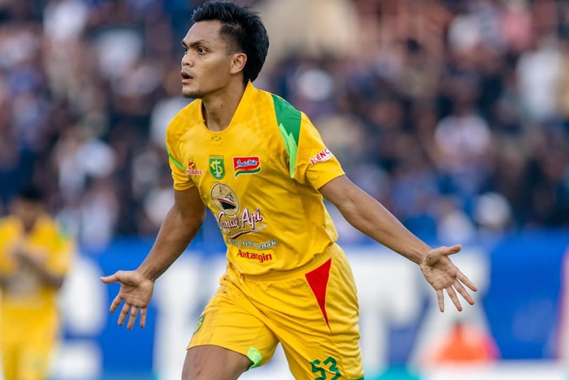 Rachmat Irianto bersama Persebaya Surabaya - Holopis