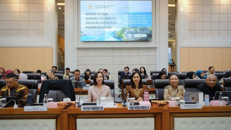 Rapat Kerja Kemenpar dengan Komisi VII DPR RI - Holopis