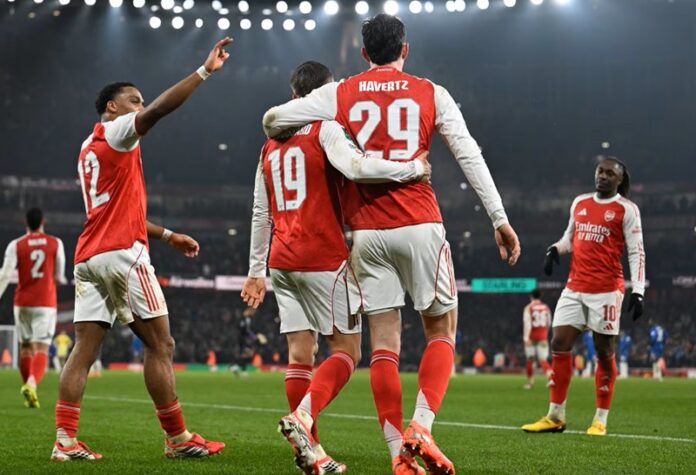 Skuad Arsenal selebrasi gol ke gawang Chelsea di leg kedua semifinal Carabao Cup 2025-2026 - Holopis