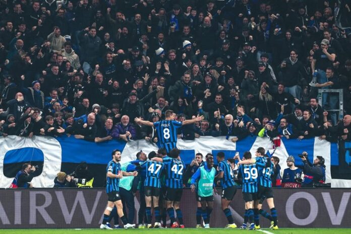 Skuad Atalanta selebrasi gol lawan Dortmund di leg kedua playoff 16 besar Liga Champions - Holopis