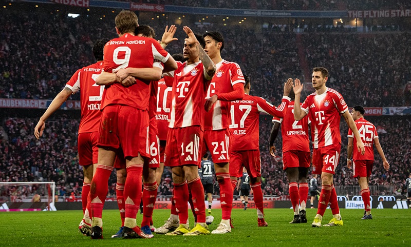 Skuad Bayern Munchen saat selebrasi gol - Holopis