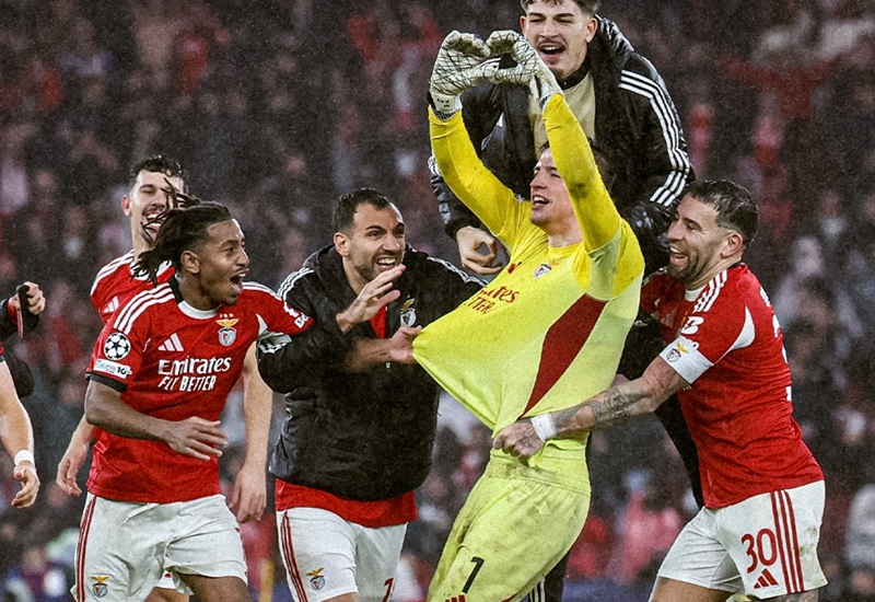 Skuad Benfica saat selebrasi kemenangan atas Real Madrid di Liga Champions - Holopis