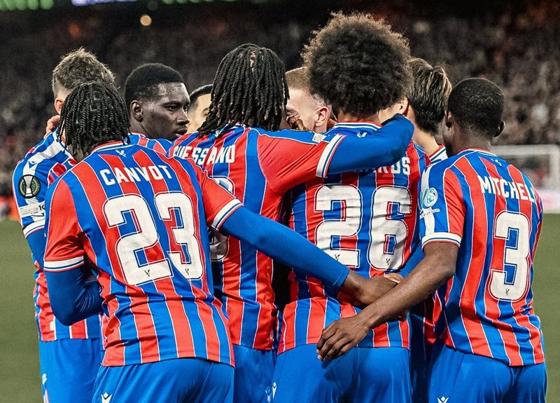 Skuad Crystal Palace saat selebrasi gol di UEFA Conference League - Holopis