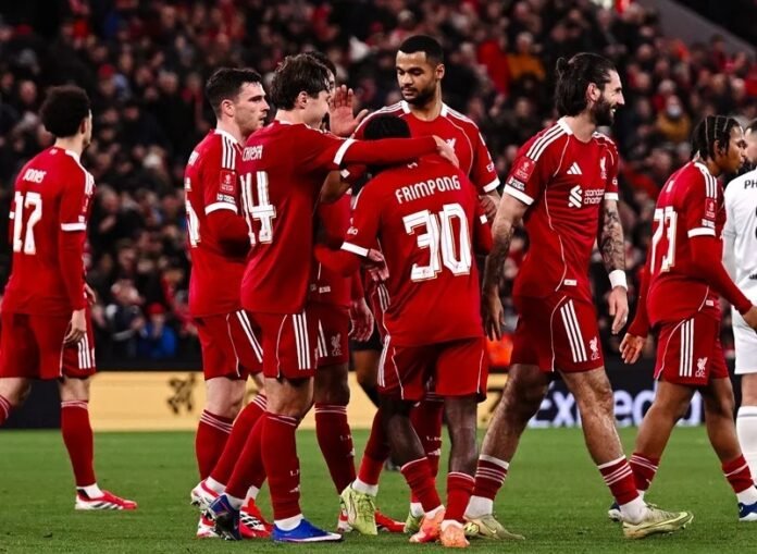 Skuad Liverpool saat selebrasi gol - Holopis