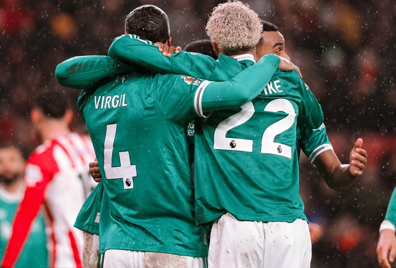 Skuad Liverpool selebrasi gol ke gawang Sunderland di lanjutan Liga Inggris - Holopis
