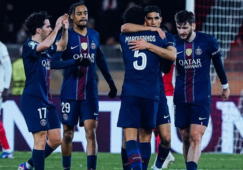 Skuad PSG selebrasi gol lawan Monaco di leg pertama playoff 16 besar Liga Champions - Holopis